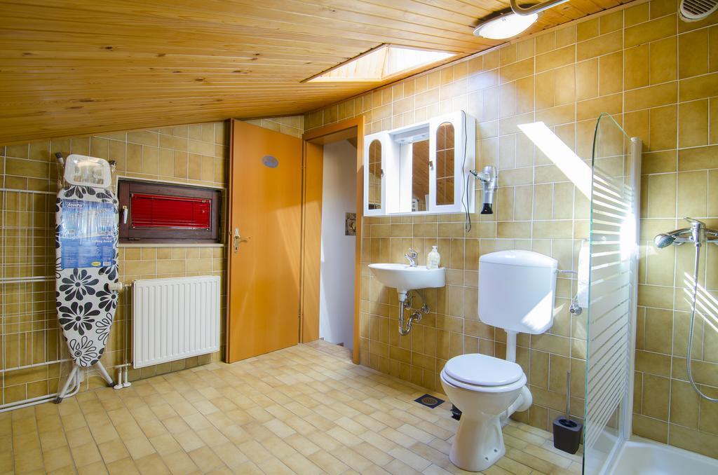 Aura Guesthouse Ljubljana Buitenkant foto