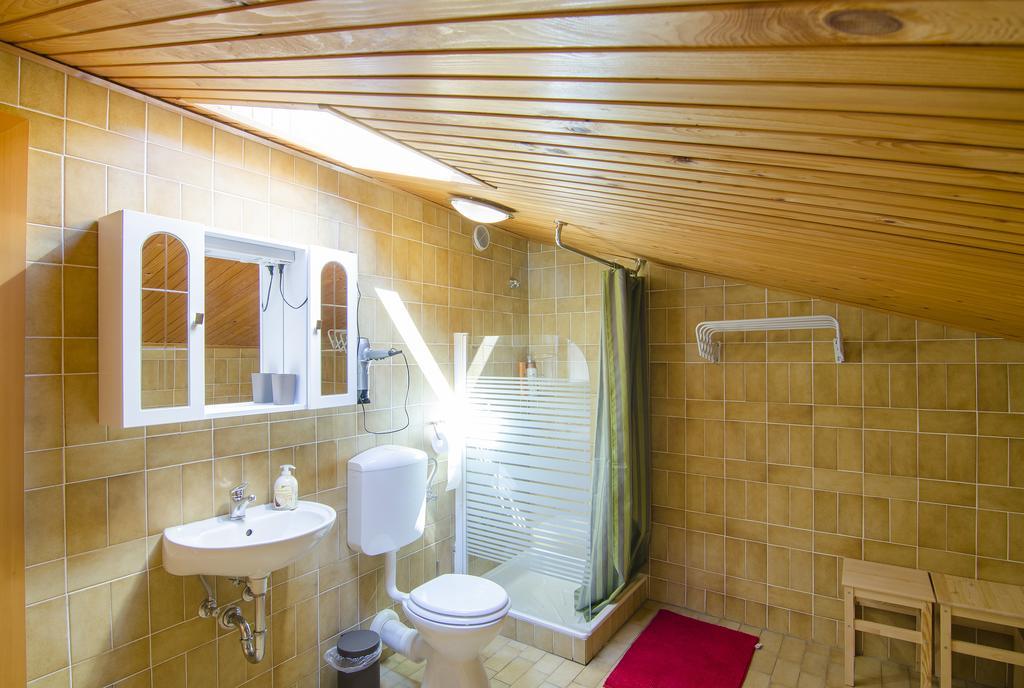 Aura Guesthouse Ljubljana Buitenkant foto