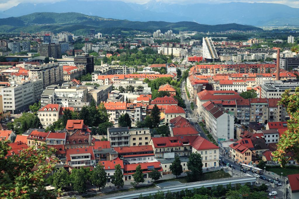 Aura Guesthouse Ljubljana Buitenkant foto