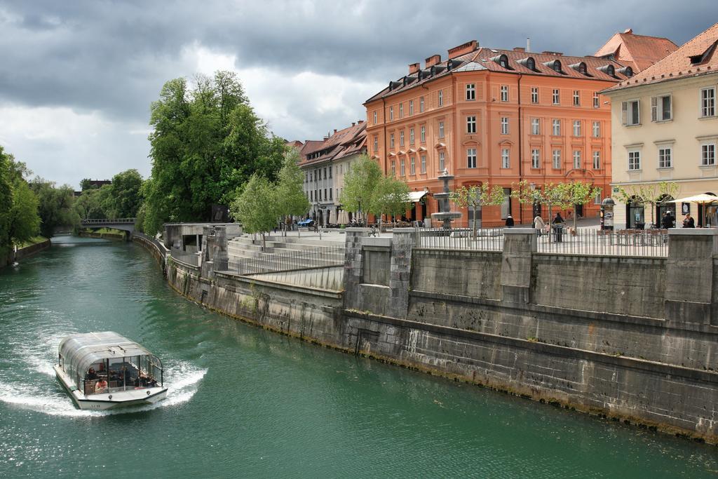 Aura Guesthouse Ljubljana Buitenkant foto